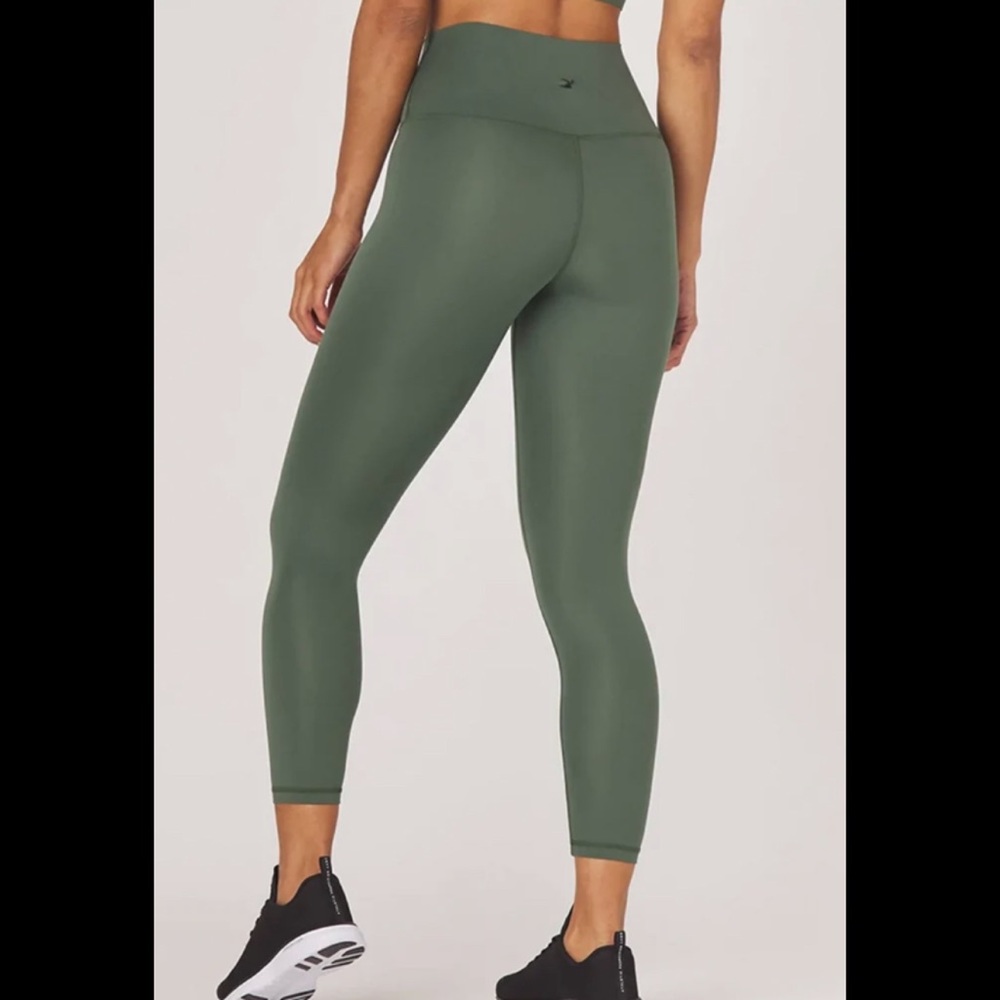 GLYDER || Pure 7/8 Yoga Leggings in Olive Green - SZ XS